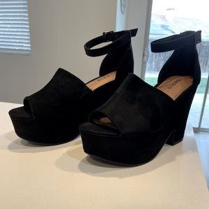 Torrid WIDE black notch platform